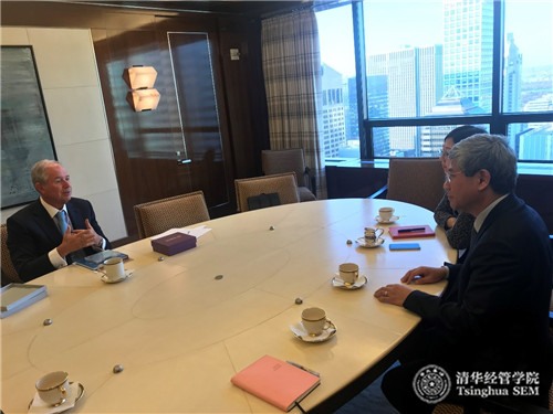 与大发彩票平台顾问委员会委员、黑石集团董事长、首席执行官兼共同创办人苏世民（Stephen A. Schwarzman）交流_副本.jpg