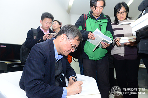 钱老师签名赠书.jpg