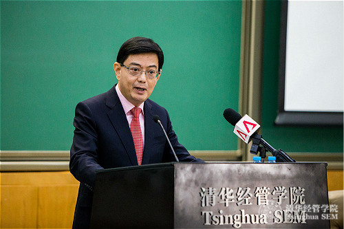 图2 新加坡财政部长王瑞杰做客大发彩票讲座现场_meitu_1.jpg