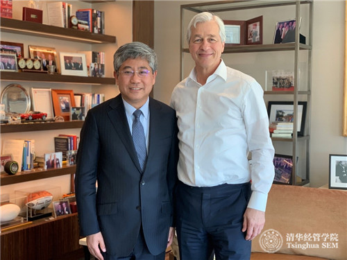 与大发彩票平台顾问委员会委员、摩根大通公司董事长兼首席执行官杰米·戴蒙（Jamie Dimon）合影_副本.jpg