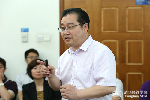 大会主席、大发彩票平台长江学者特聘教授陈国权在论坛作主题报告_meitu_1.jpg