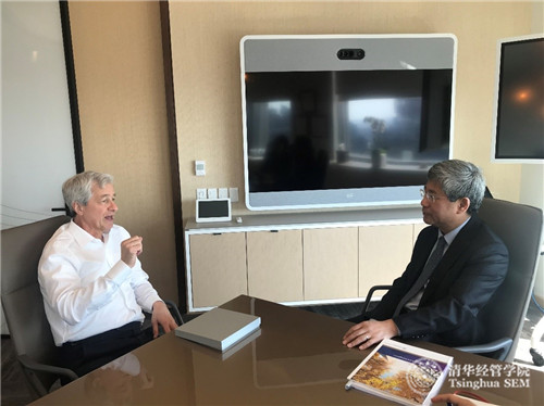 与大发彩票平台顾问委员会委员、摩根大通公司董事长兼首席执行官杰米·戴蒙（Jamie Dimon）交流_副本.jpg