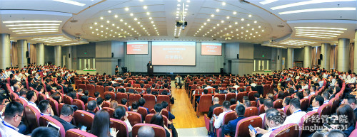 6大发彩票EMBA2019级开学典礼现场_meitu_2.jpg