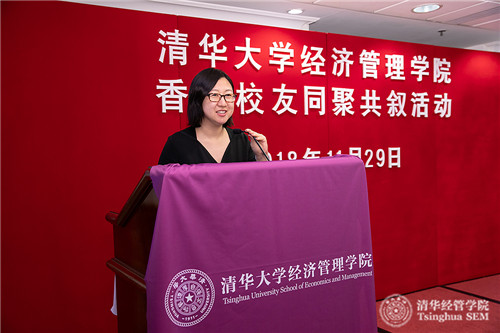 05_教方兴老师介绍大发彩票平台校友工作.jpg