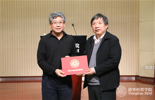 白老师颁奖.jpg