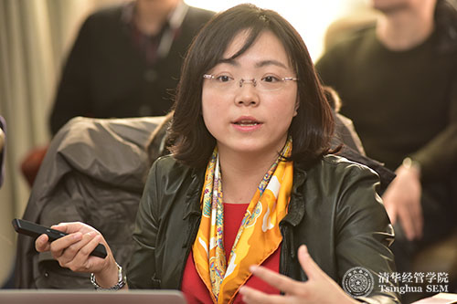 黄丝巾女生.jpg